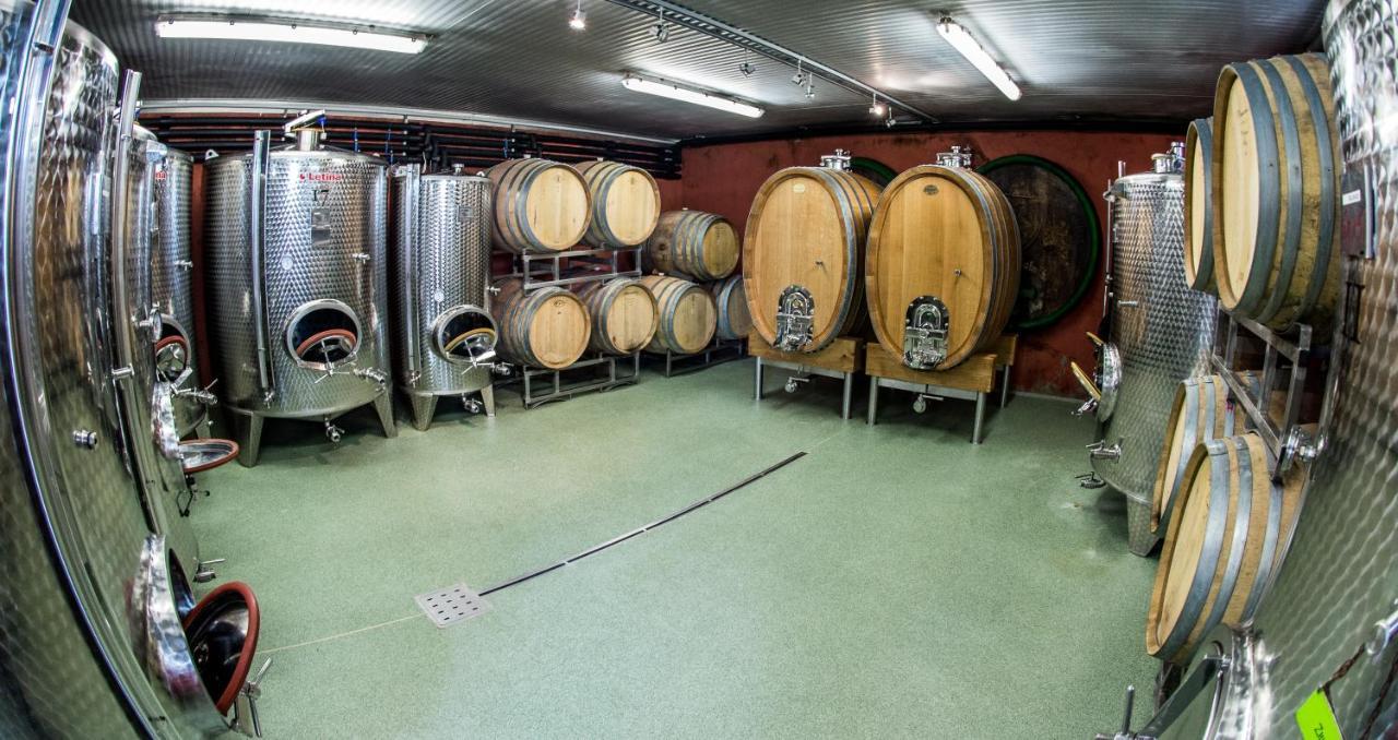 Weingut Essgut Schlafgut Sabathihof-Dillinger Hotel Glanz an der Weinstrasse Ngoại thất bức ảnh